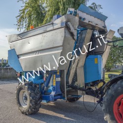 MACHINE À VENDANGER TRACTÉE BRAUD TB15 - V114